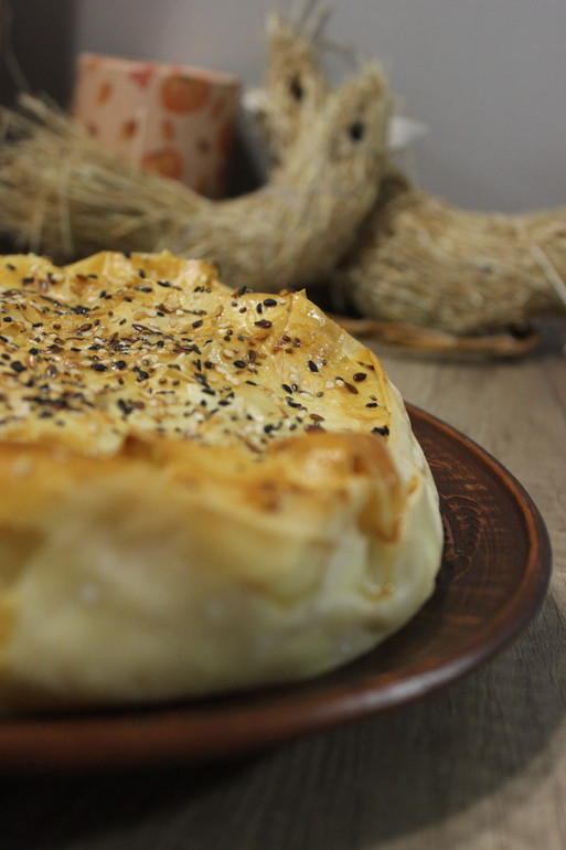 Ми лише злегка зарумнили пиріг, можна потримати його в духовці і довше, аби вийшов такий, як смакує саме вам.