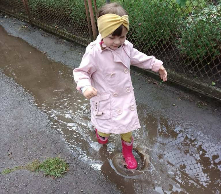 Калюжні забави можуть стати найяскравішим спогадом дитинства