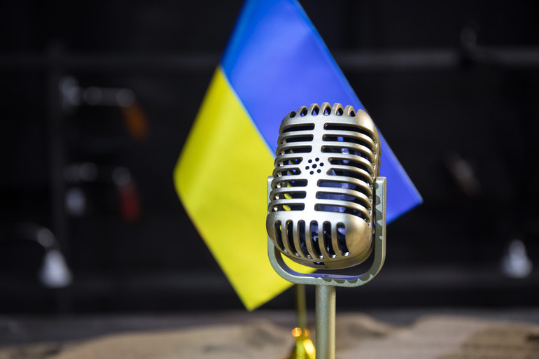 Виконання російськомовних пісень українцями
