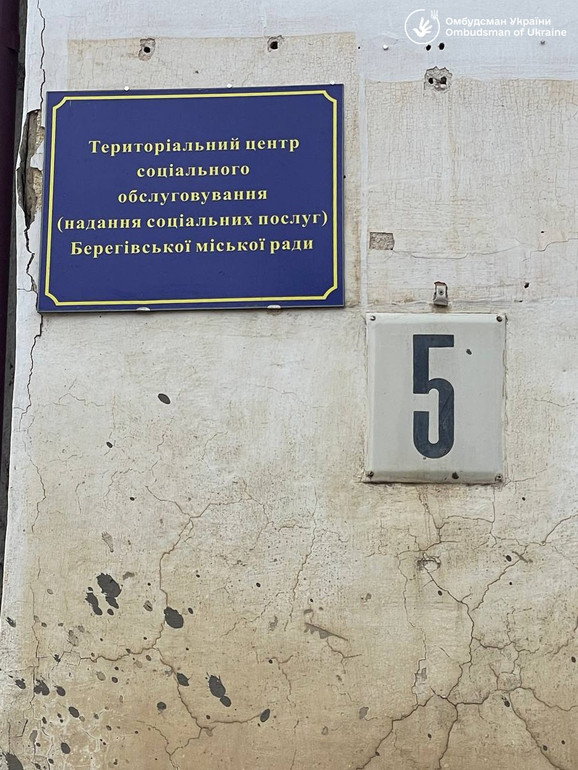 До омбудсмана звернувся 72-річний чоловік, якого проти волі утримували у приміщенні й не випускали на вулицю.