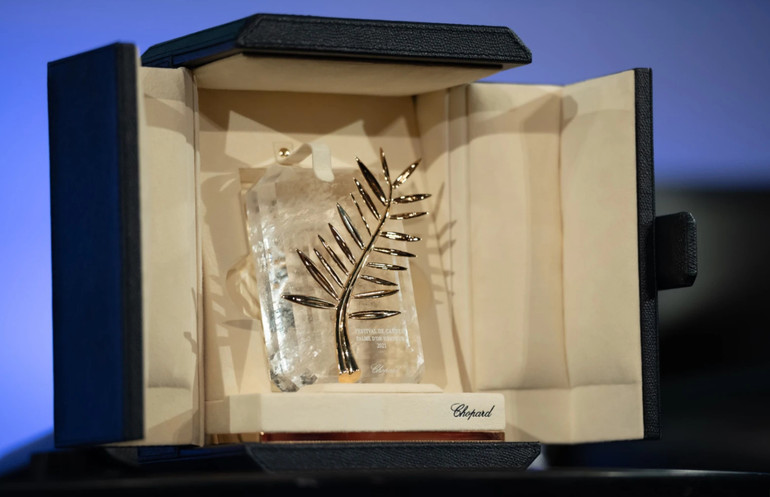 A reward of a golden palm branch