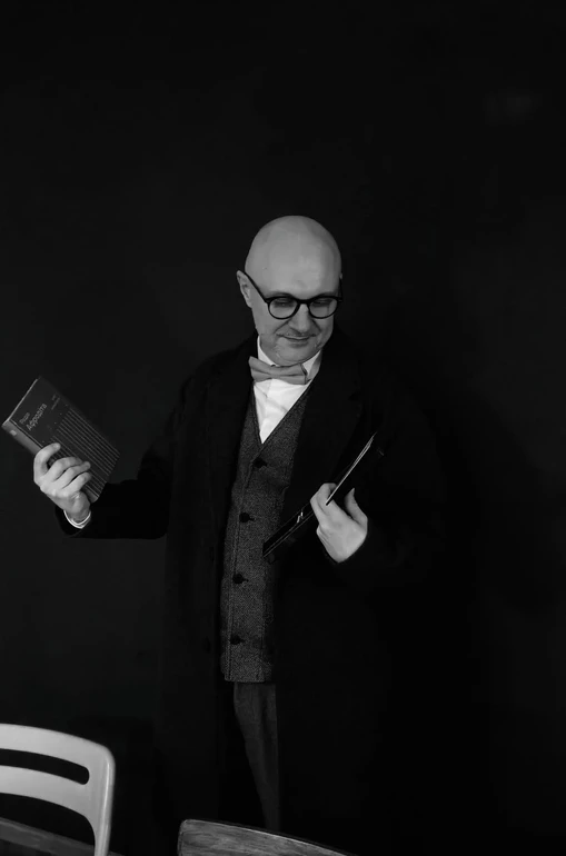 чоловік у чорному