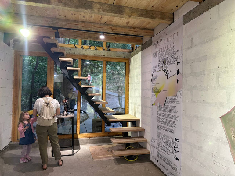 Перехід на другий поверх Гаражу 33