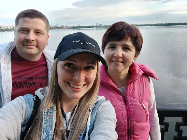 Євген з Альоною та Наталею