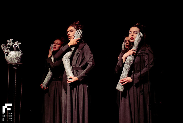 Oksana Dmitrieva’s review of Medea’s performance