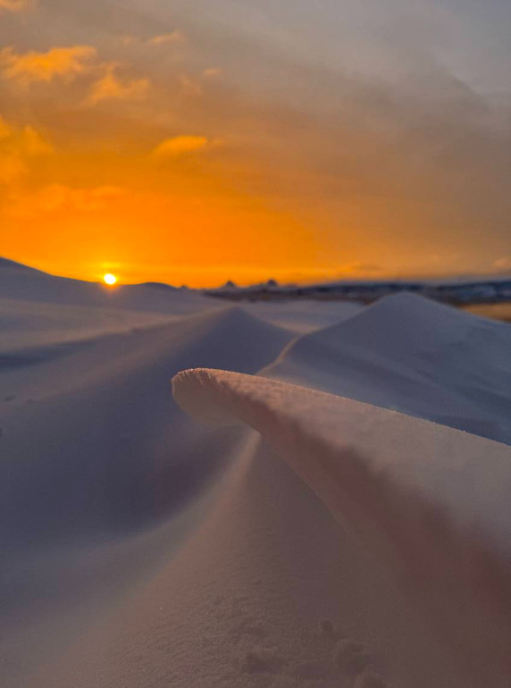 Полярники пояснили, як утворюється сніговий карниз