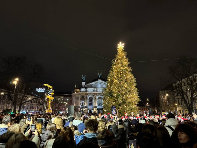 Ялинка у Львові
