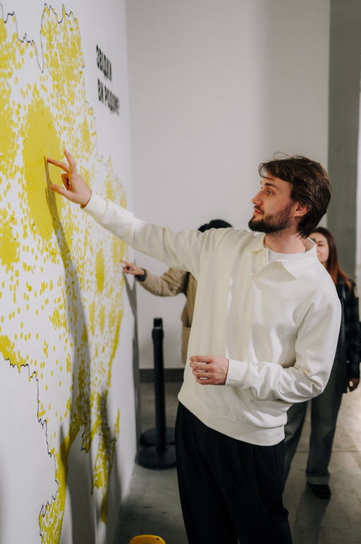 Цьогоріч звання заслуженого артиста отримав диригент хору Гомін Вадим Яценко