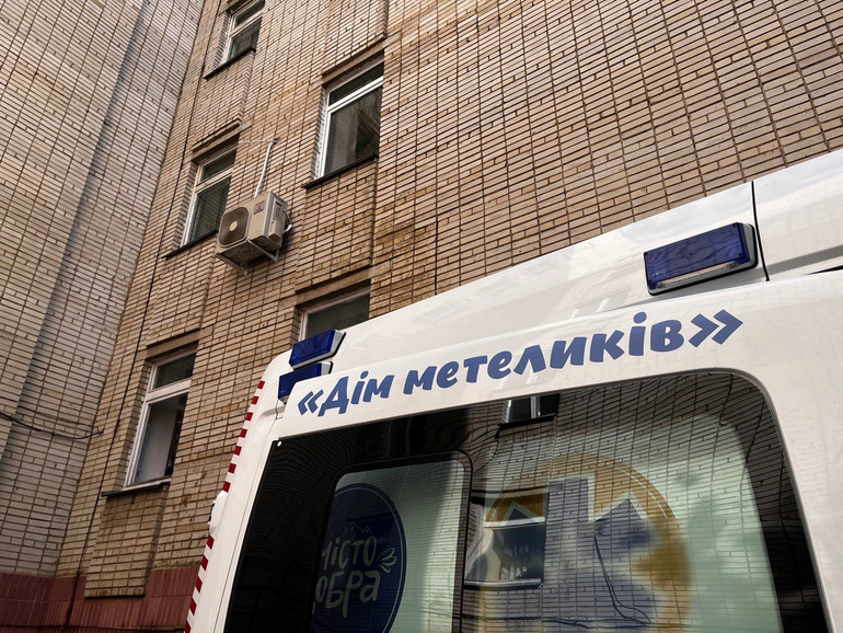 Дверцята евакуаційної “швидкої”
