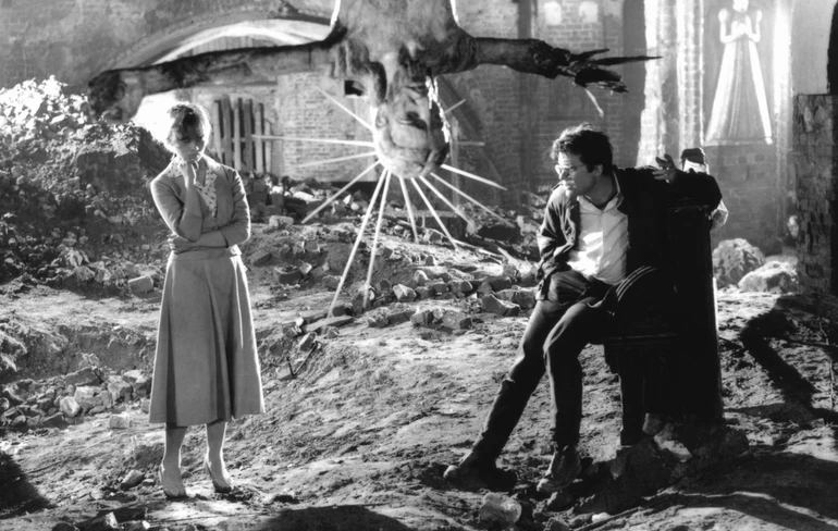 Кадр з фільму Попіл і діамант Анджея Вайди