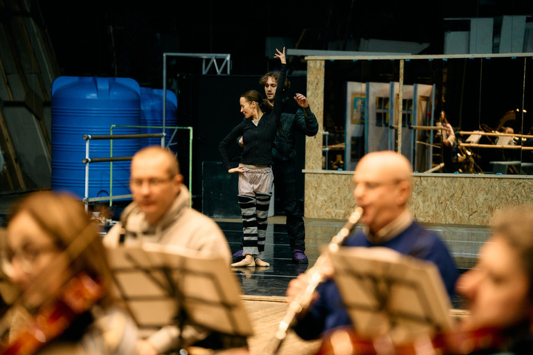 Один з прем'єрних номерів поставлений на твіру українського композитора Максима Коломійця.