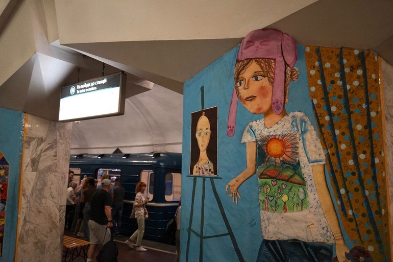 Дитячі роботи на харківській станції метро Історичний музей