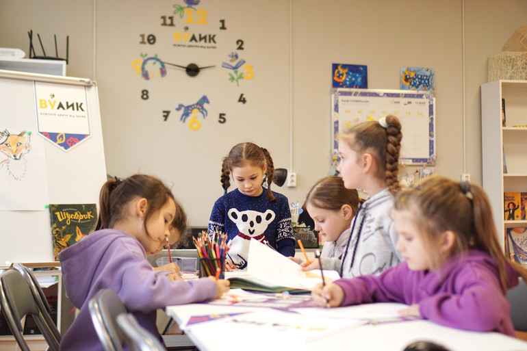 Заняття в одному з освітніх центрів «Вулик», де з дітьми надолужують освітні втрати
