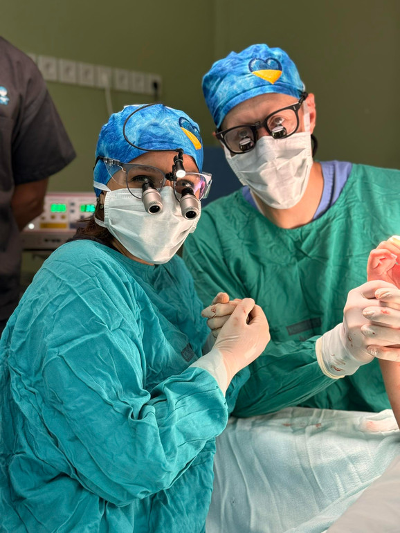 Юнаку було важко їсти, адже їжа потрапляла у ніс