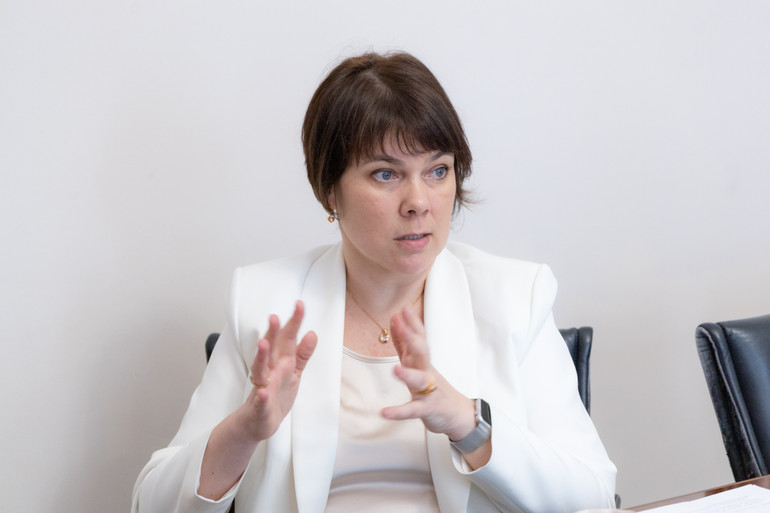 Галина Григоренко у своєму кабінеті в міністерстві культури