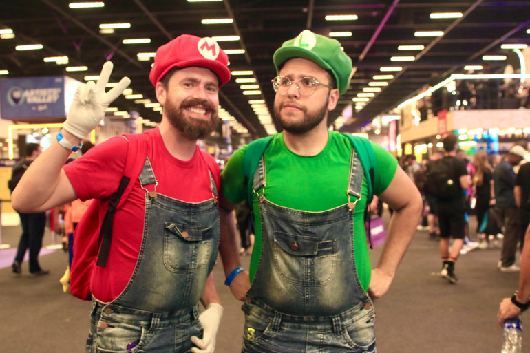 Головний аксесуар у цьому образі - кепка.