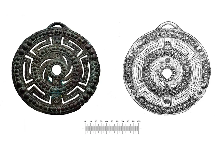 Бронзовий сонячний диск