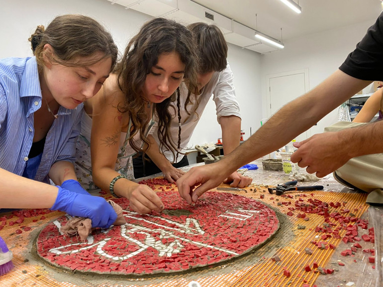 Фото надало об’єднання “Затирка”: робота над логотипом Української правди