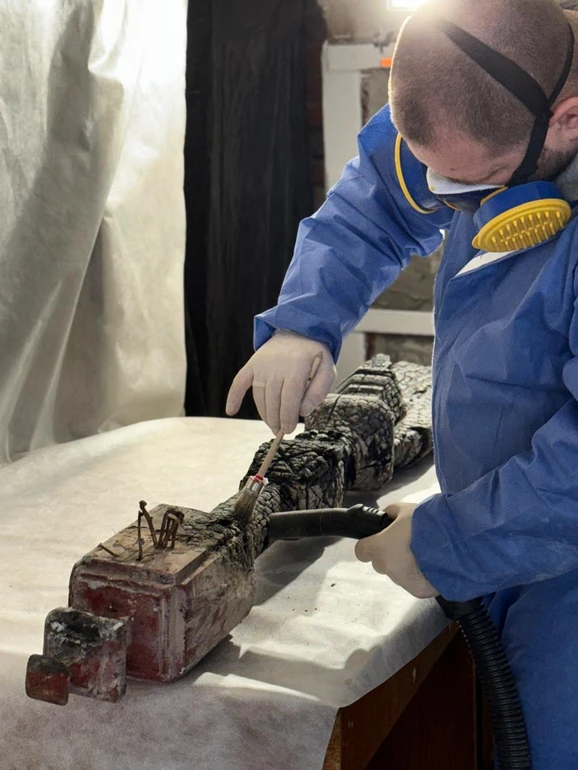 На сходах залишили слід від пожежі