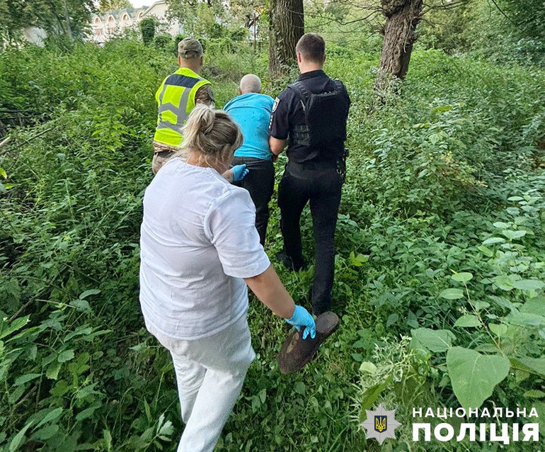 Правоохоронці знайшли пенсіонера завдяки псу Космосу