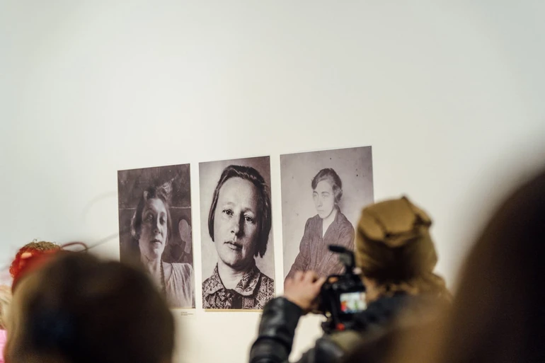 Портрети Оксани Павленко, Антоніни Іванової та Ярослави Музики у залі Хранительки