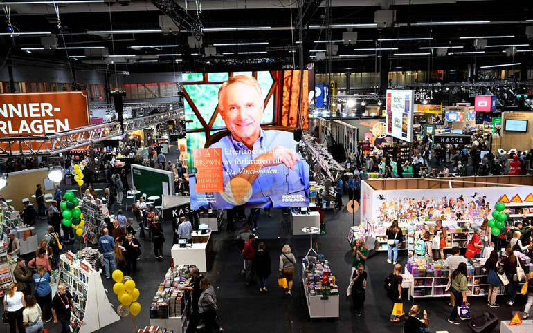 Всі розмови на Книжковому Ярмарку в Гетеборзі відбувається під посмішкою Дена Брауна