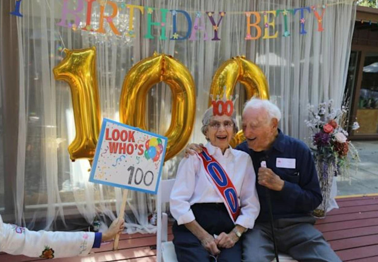 Моррі святкує 100-річчя дружини