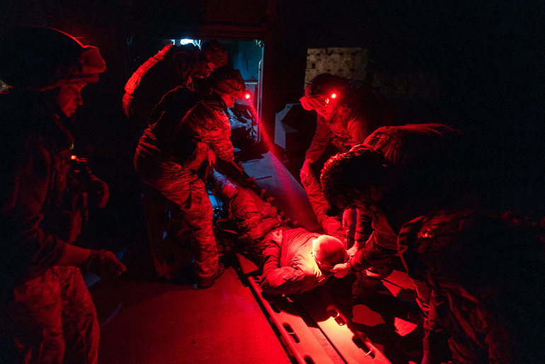 Кадри, зафільмовані у процесі зйомок фільму 2000 метрів до Андріївки