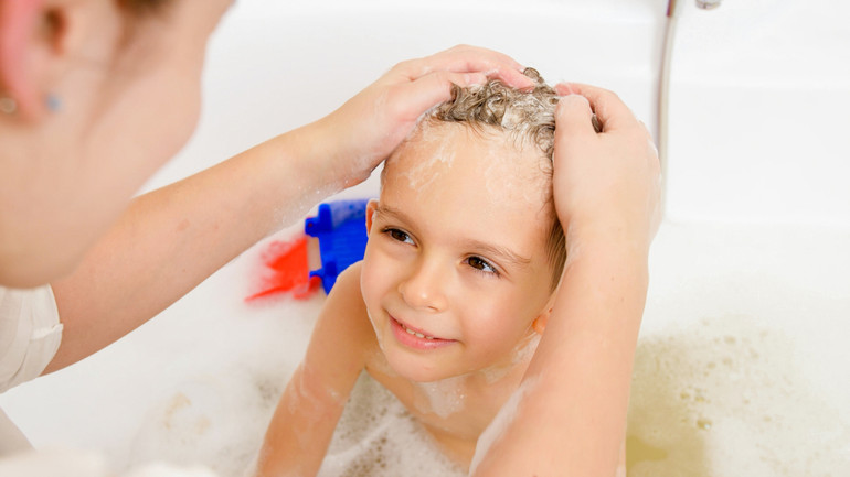 Як часто варто мити волосся дітям