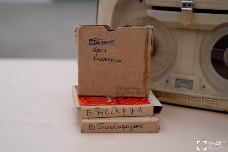 Магнітофон, на якому Іван Світличний записував авторське читання поетів-шістдесятників у своєму помешканні на Уманській, 35. Аудіо буде відтворено у виставковому просторі