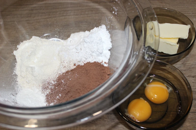 Продуктів і часу треба мінімум, а вийде смачний і оригінальний декор або десерт.