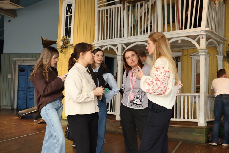 Світлана Заліщук, Наталія Пасічник та українські журналістки на презентації Потяга казок