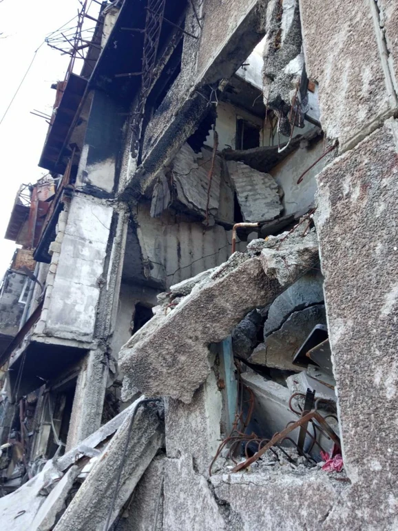 Знищена квартира у Маріуполі