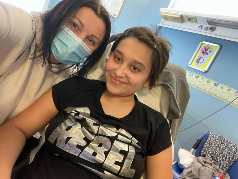 Жінка і дівчинка