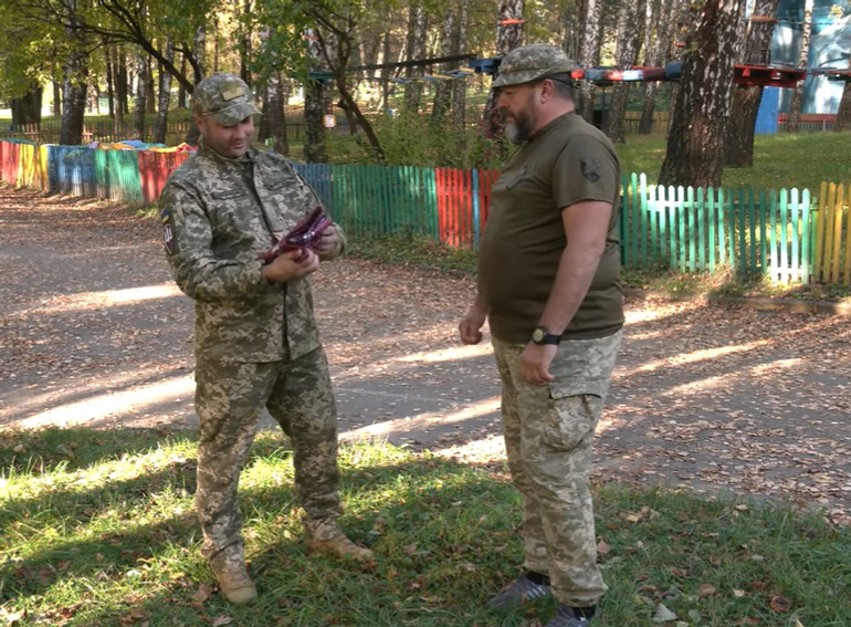 Військові, які втратили зв'язок в Авдіївці, випадково зустрілись