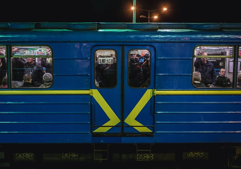 У будні вагони перевозять понад 800 тисяч людей, зазначили в Київському метрополітені