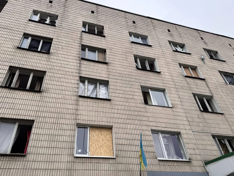 Там вибило вікна