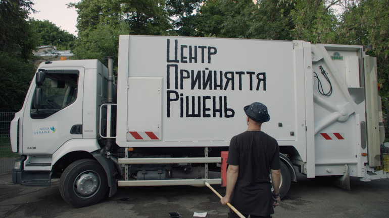 За словами Гамлета, малювати на залишках життя – наразі це цінніше, ніж виставка в Нью-Йорку чи Лондоні