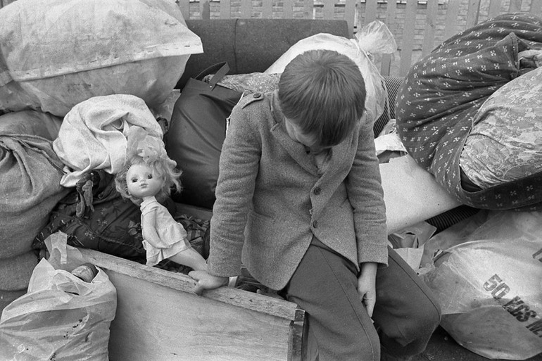 Фотограф Віктор Марущенко зафіксував евакуацію з села неподалік Чорнобиля в дні катастрофи на Чорнобильській АЕС, 1986 рік