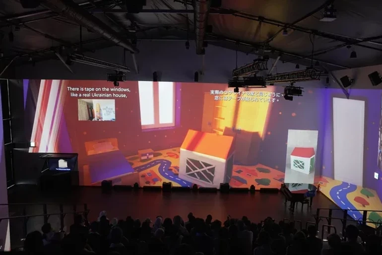 Відеоінсталяція Дім за зорею в Осаці