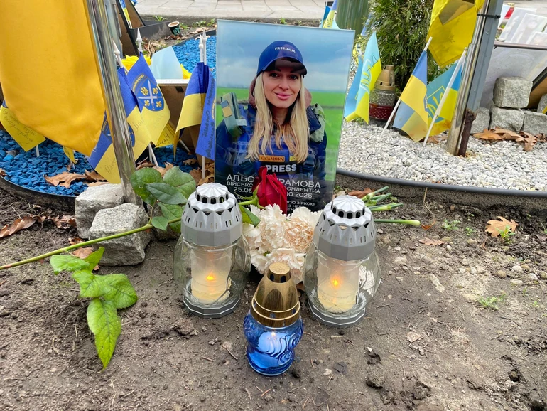 Портрет Альони на Майдані