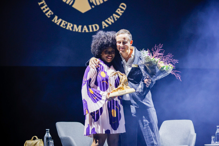 Чімаманда Нгозі Адічі з Премією Русалки