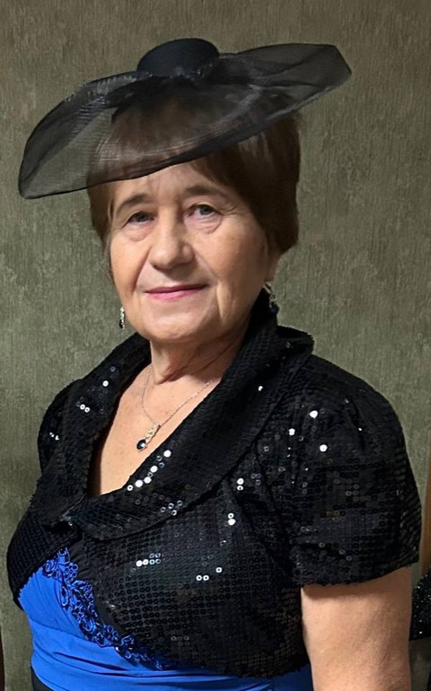 74-річна Олена розповідає, що не пережила б втрату сина наодинці