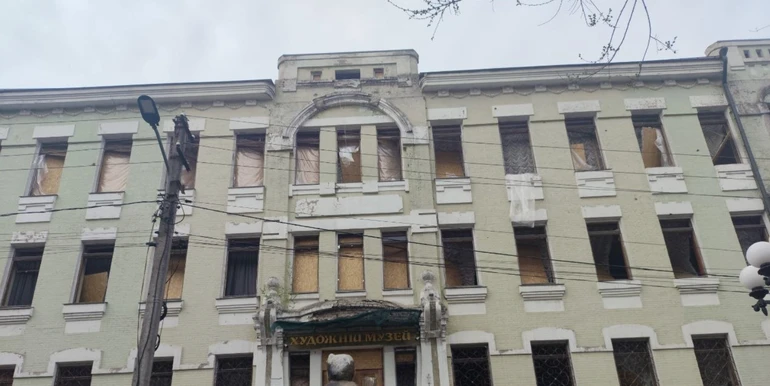 Пошкоджений Художній музей у Дніпрі