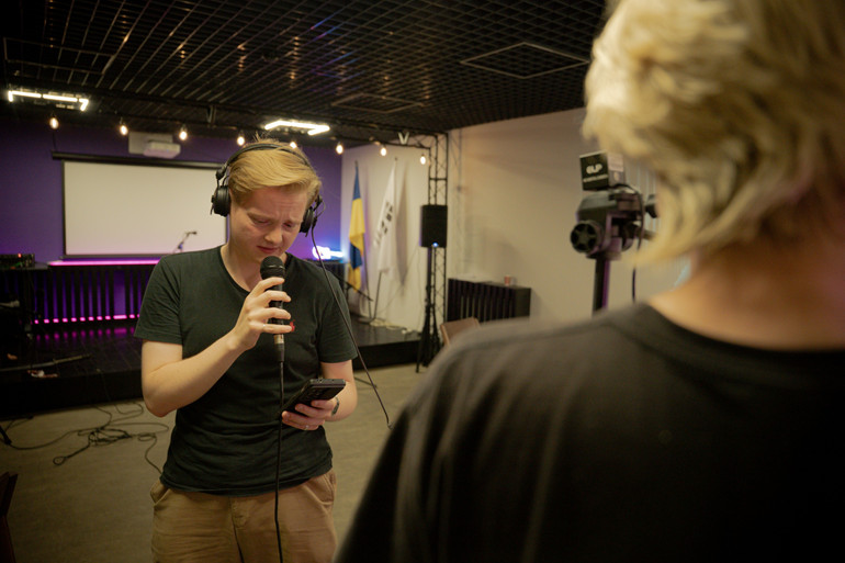 Фрідріх перекладає п'єси ОПГ