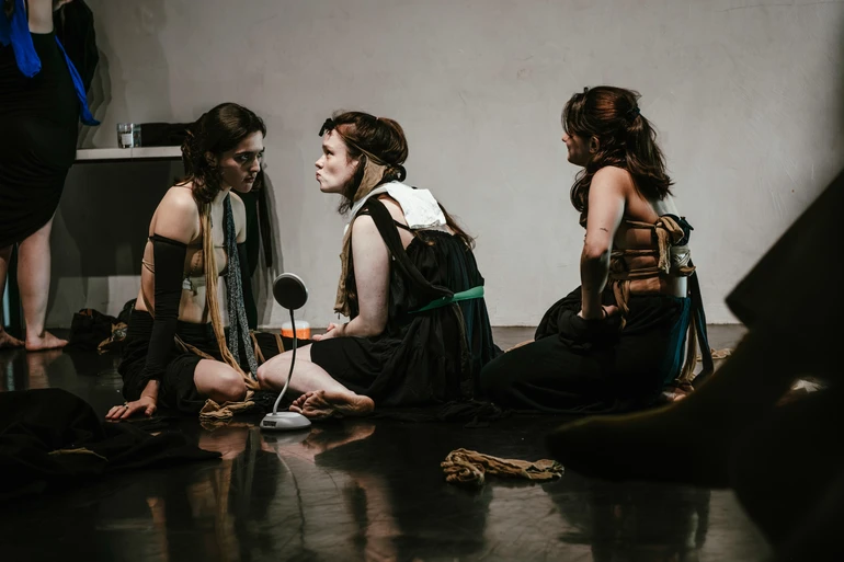 З вистави Приватна антропологія t.t.t. acting group