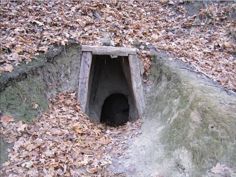 Entrance to one of the caves of the lower level of the underground complex of the settlement.  Photo of 2012.