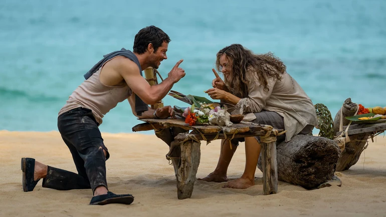 Кадр з фільму Допоможи