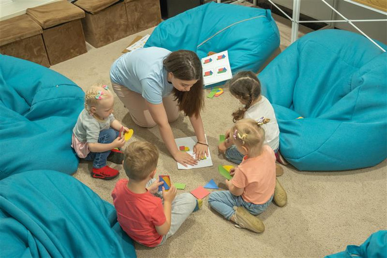 Психологи фонду займаються із дітьми різного віку та з різним досвідом