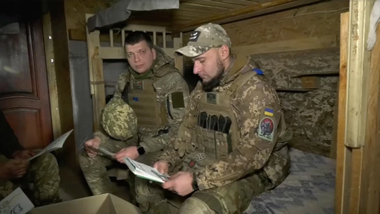 Військовий ЗСУ із позивним Зьома дає інтер’ю журналістам